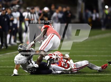 Thumbnail 2 in Mater Dei vs. St. John Bosco photogallery.