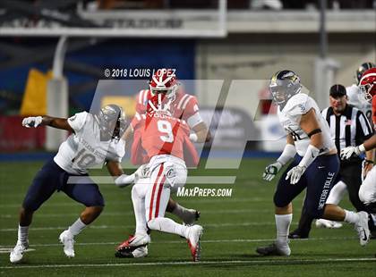 Thumbnail 3 in Mater Dei vs. St. John Bosco photogallery.