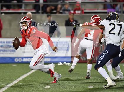 Thumbnail 2 in Mater Dei vs. St. John Bosco photogallery.