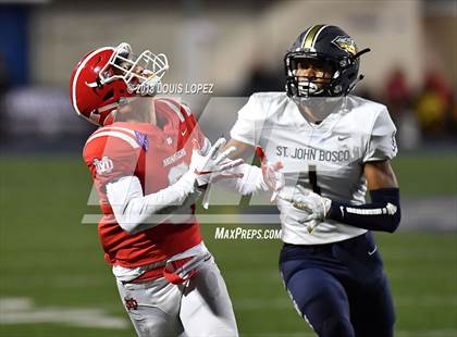 Thumbnail 2 in Mater Dei vs. St. John Bosco photogallery.