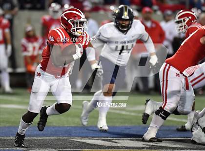 Thumbnail 3 in Mater Dei vs. St. John Bosco photogallery.