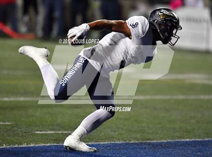 Thumbnail 2 in Mater Dei vs. St. John Bosco photogallery.