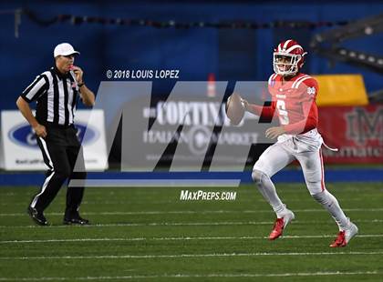 Thumbnail 2 in Mater Dei vs. St. John Bosco photogallery.