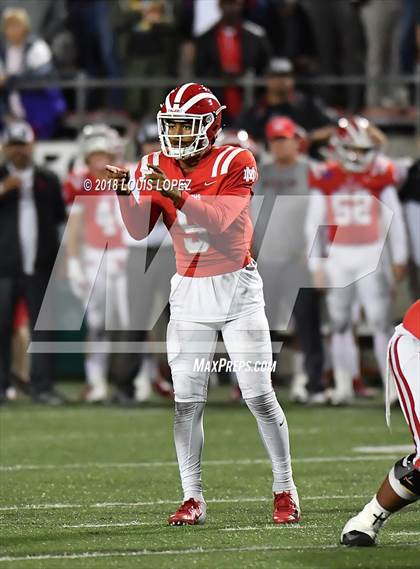 Thumbnail 3 in Mater Dei vs. St. John Bosco photogallery.