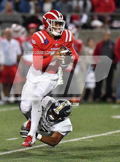 Thumbnail 2 in Mater Dei vs. St. John Bosco photogallery.