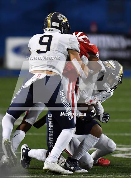 Thumbnail 3 in Mater Dei vs. St. John Bosco photogallery.