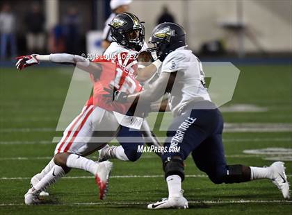 Thumbnail 3 in Mater Dei vs. St. John Bosco photogallery.
