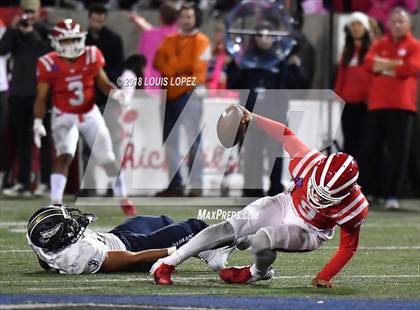 Thumbnail 2 in Mater Dei vs. St. John Bosco photogallery.