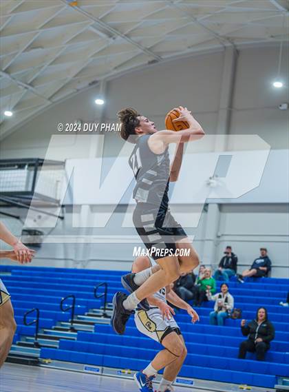 Thumbnail 3 in Servite vs. Peninsula photogallery.