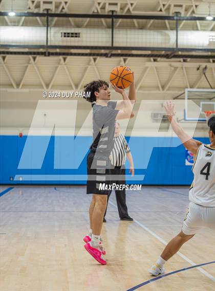 Thumbnail 3 in Servite vs. Peninsula photogallery.