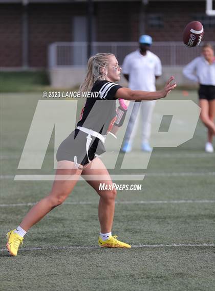 Thumbnail 3 in Lakewood vs Valor Christian photogallery.