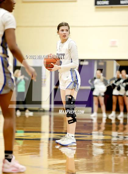 Thumbnail 3 in Bishop Brossart vs Scott (37th District Championship) photogallery.