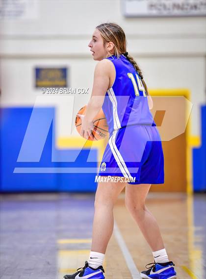 Thumbnail 2 in Harrison vs Yellville-Summit (Mountain Home Jr Invitational) photogallery.