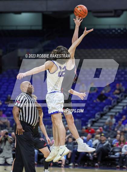 Thumbnail 2 in Lipan vs. New Home (UIL 2A Basketball State Semifinal) photogallery.