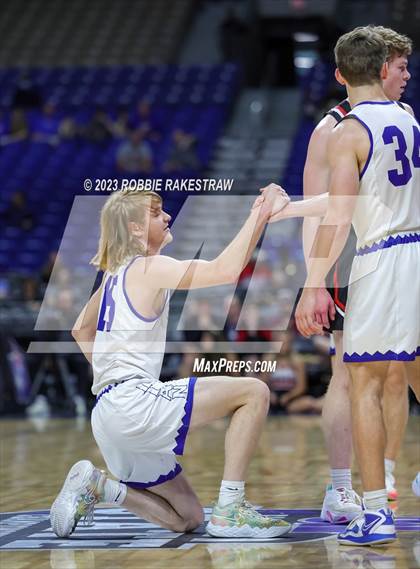 Thumbnail 3 in Lipan vs. New Home (UIL 2A Basketball State Semifinal) photogallery.
