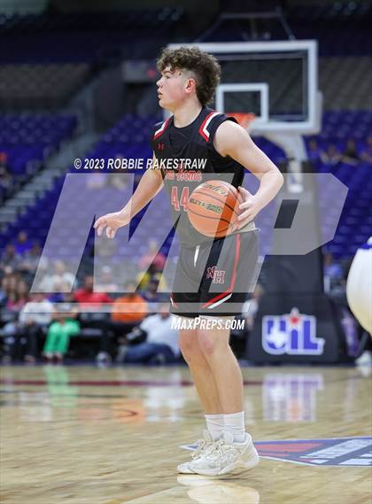 Thumbnail 2 in Lipan vs. New Home (UIL 2A Basketball State Semifinal) photogallery.