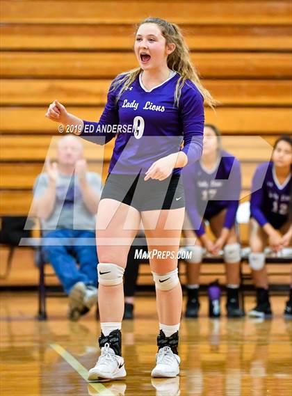 Thumbnail 1 in Yerington vs. White Pine (NIAA 2A Northern Final) photogallery.
