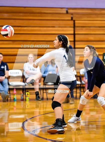 Thumbnail 2 in Yerington vs. White Pine (NIAA 2A Northern Final) photogallery.