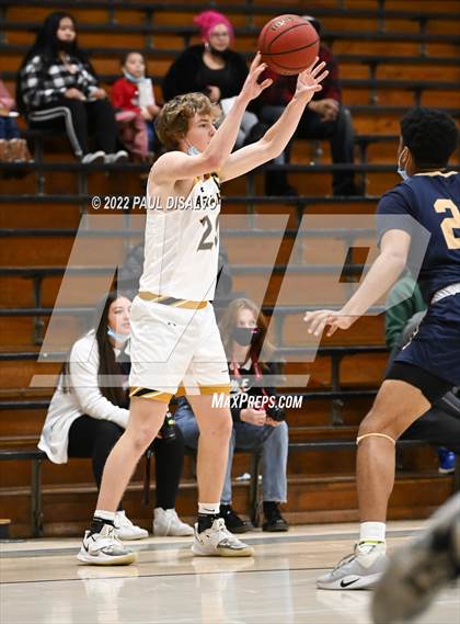 Thumbnail 2 in Mullen @ Arapahoe photogallery.