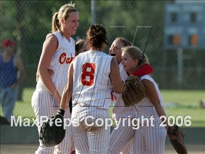 Thumbnail 1 in Oakdale vs Vanden (D3 Section Final) photogallery.