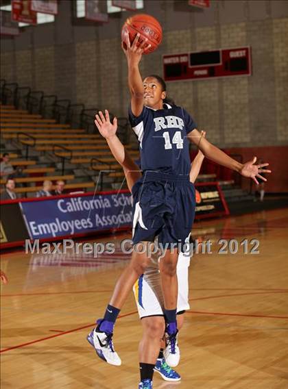 Thumbnail 2 in Avalon vs. Rolling Hills Prep (CIF SS D5A Final) photogallery.