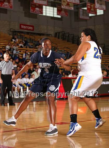 Thumbnail 3 in Avalon vs. Rolling Hills Prep (CIF SS D5A Final) photogallery.