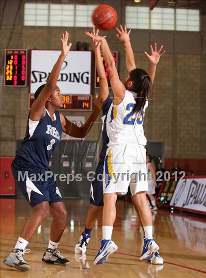 Thumbnail 2 in Avalon vs. Rolling Hills Prep (CIF SS D5A Final) photogallery.