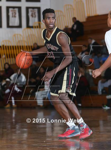 Thumbnail 2 in St. Anthony vs Mt. Vernon (Mt. Vernon Tournament) photogallery.