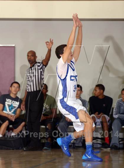 Thumbnail 2 in Cathedral City vs. Buckley (MaxPreps Holiday Classic) photogallery.
