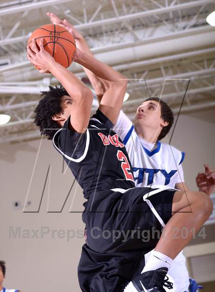 Thumbnail 1 in Cathedral City vs. Buckley (MaxPreps Holiday Classic) photogallery.