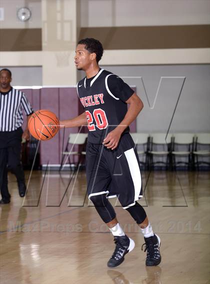 Thumbnail 3 in Cathedral City vs. Buckley (MaxPreps Holiday Classic) photogallery.