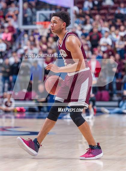 Thumbnail 3 in Sacred Heart vs. Notre Dame Catholic (CIAC D1 Final) photogallery.