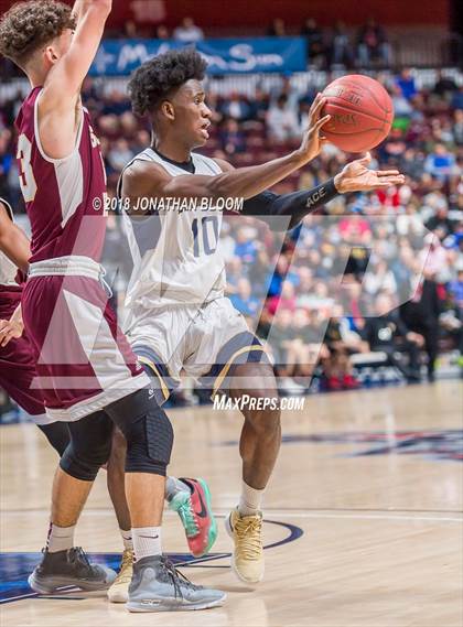 Thumbnail 1 in Sacred Heart vs. Notre Dame Catholic (CIAC D1 Final) photogallery.