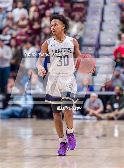 Thumbnail 2 in Sacred Heart vs. Notre Dame Catholic (CIAC D1 Final) photogallery.