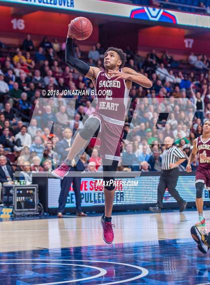 Thumbnail 3 in Sacred Heart vs. Notre Dame Catholic (CIAC D1 Final) photogallery.