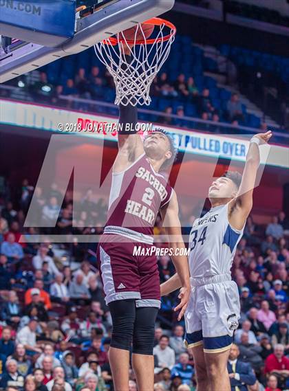 Thumbnail 2 in Sacred Heart vs. Notre Dame Catholic (CIAC D1 Final) photogallery.