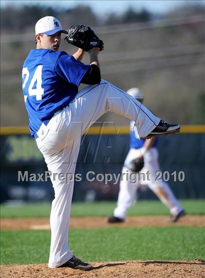 Thumbnail 3 in Lampeter-Strasburg @ Penn Manor photogallery.