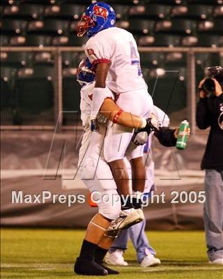 Thumbnail 3 in De La Salle vs San Leandro (Class 4A Section Final) photogallery.
