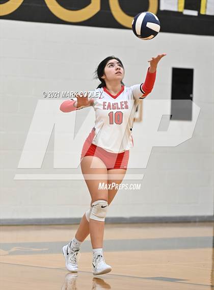 Thumbnail 1 in China Spring vs. Salado (UIL 4A Area Playoff) photogallery.
