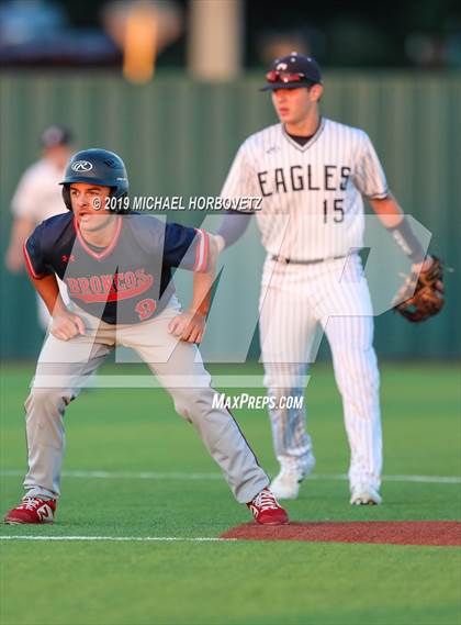 Thumbnail 1 in Allen vs. Boyd (UIL 6A Regional Quarterfinal) photogallery.