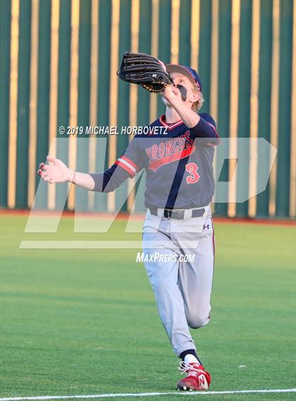 Thumbnail 2 in Allen vs. Boyd (UIL 6A Regional Quarterfinal) photogallery.