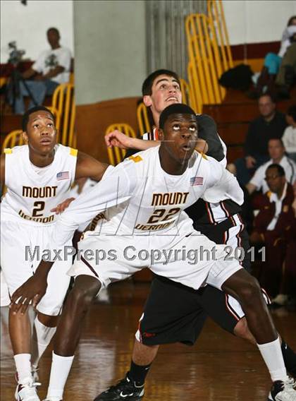 Thumbnail 3 in Mamaroneck vs Mt. Vernon (Section One Super Saturday) photogallery.