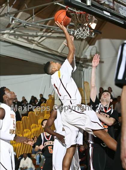 Thumbnail 2 in Mamaroneck vs Mt. Vernon (Section One Super Saturday) photogallery.