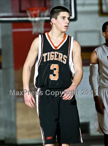 Thumbnail 2 in Mamaroneck vs Mt. Vernon (Section One Super Saturday) photogallery.