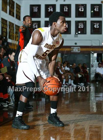Thumbnail 1 in Mamaroneck vs Mt. Vernon (Section One Super Saturday) photogallery.