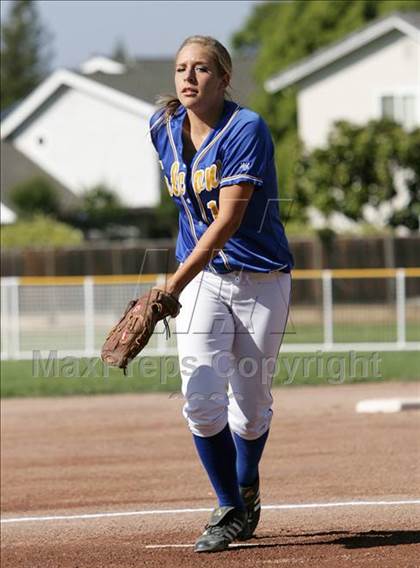Thumbnail 3 in San Ramon Valley vs. Foothill (CIF NCS D1 Playoffs) photogallery.