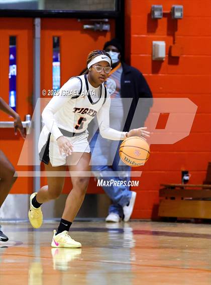 Thumbnail 3 in Douglas Byrd @ South View photogallery.