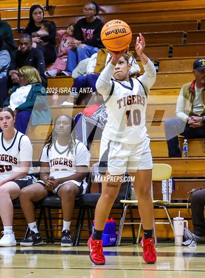 Thumbnail 3 in Douglas Byrd @ South View photogallery.