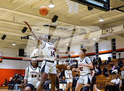 Thumbnail 2 in Douglas Byrd @ South View photogallery.