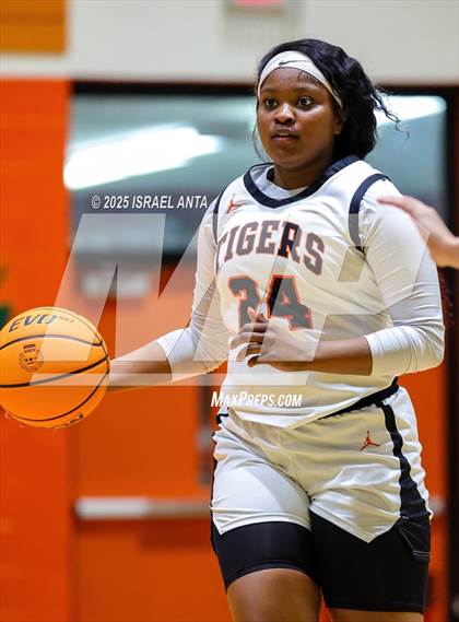 Thumbnail 2 in Douglas Byrd @ South View photogallery.